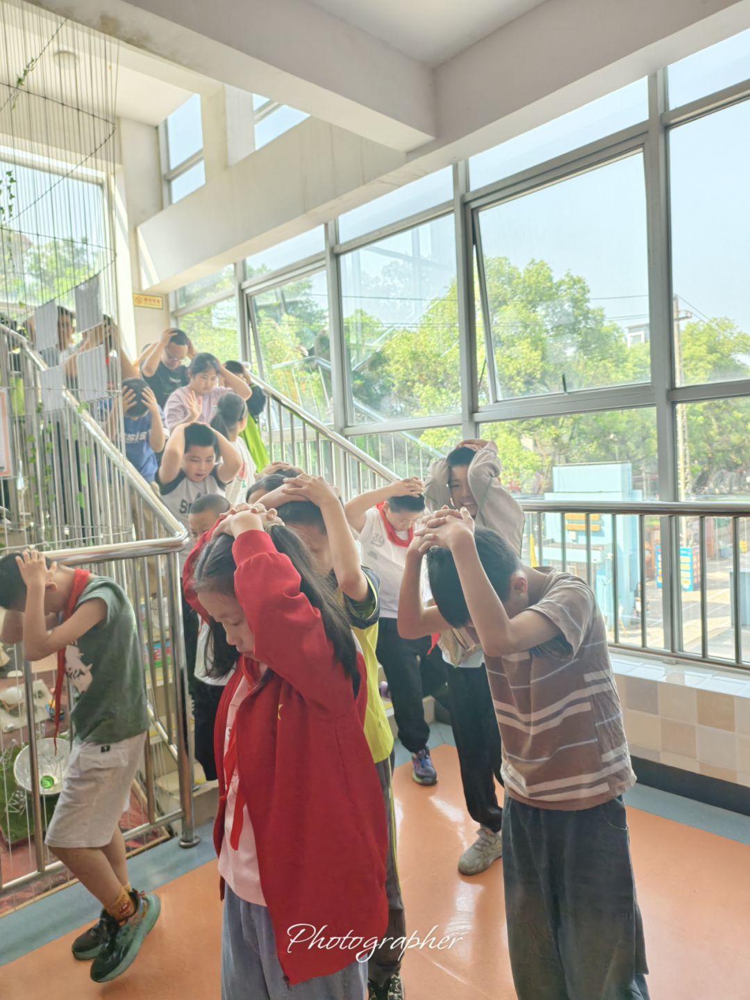 —桂林市平山小学开展2025年防震减灾紧急疏散演练