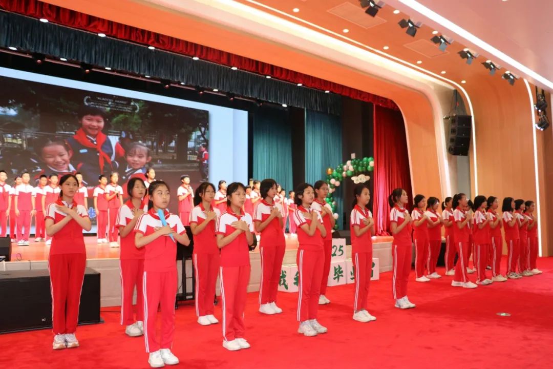 图片11，19-1班节目表演.jpg