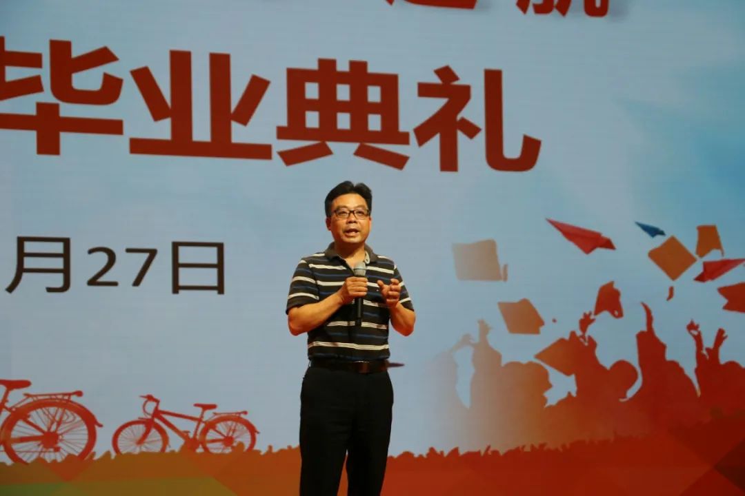 图片3，韦校长讲话.jpg