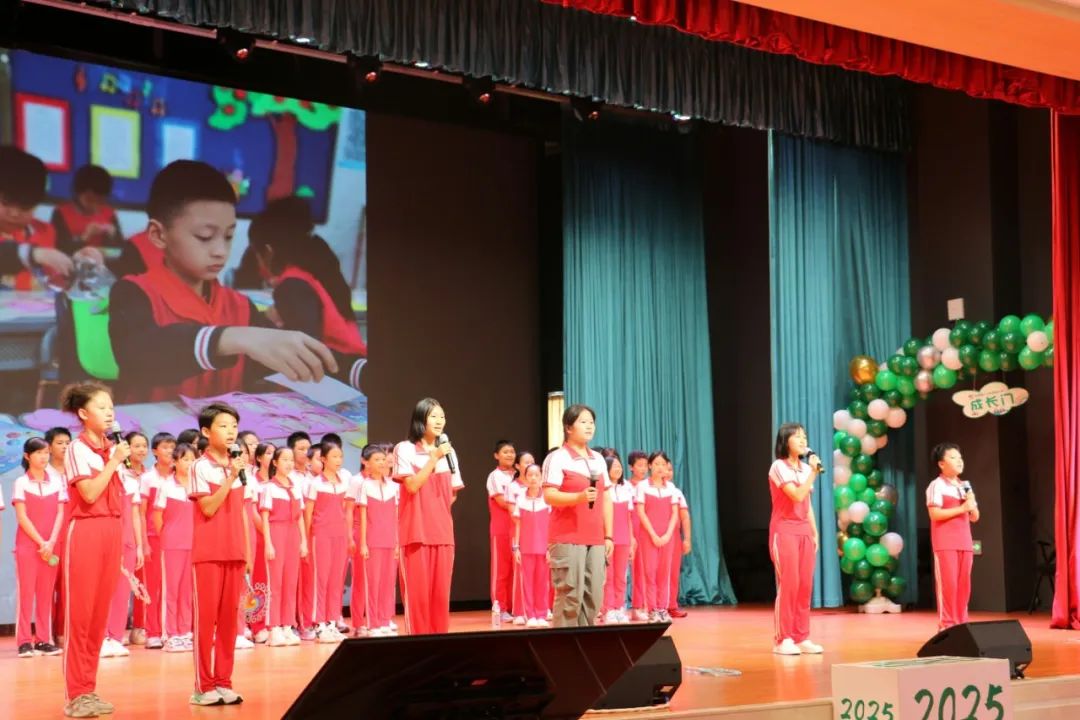 图片6，19-2班节目表演.jpg