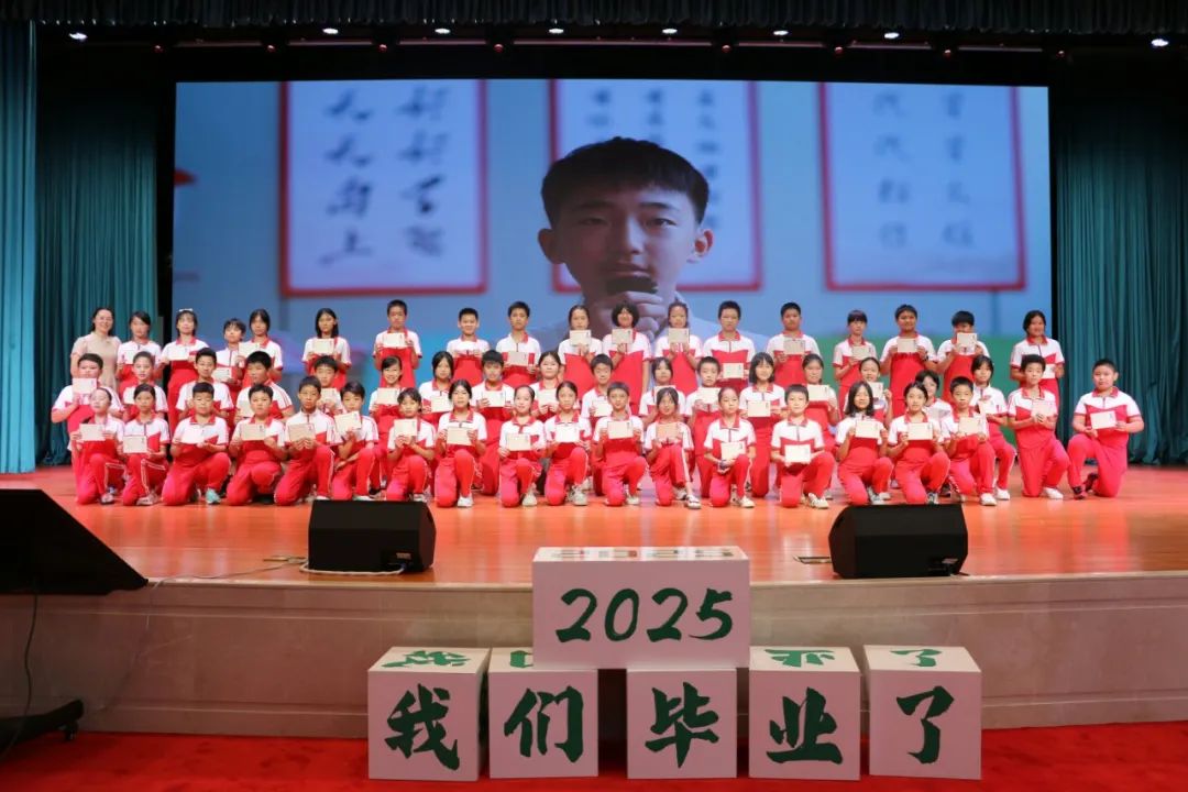 图片16，19-2班合影.jpg