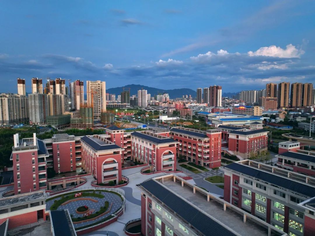 俯瞰校园美景.jpg