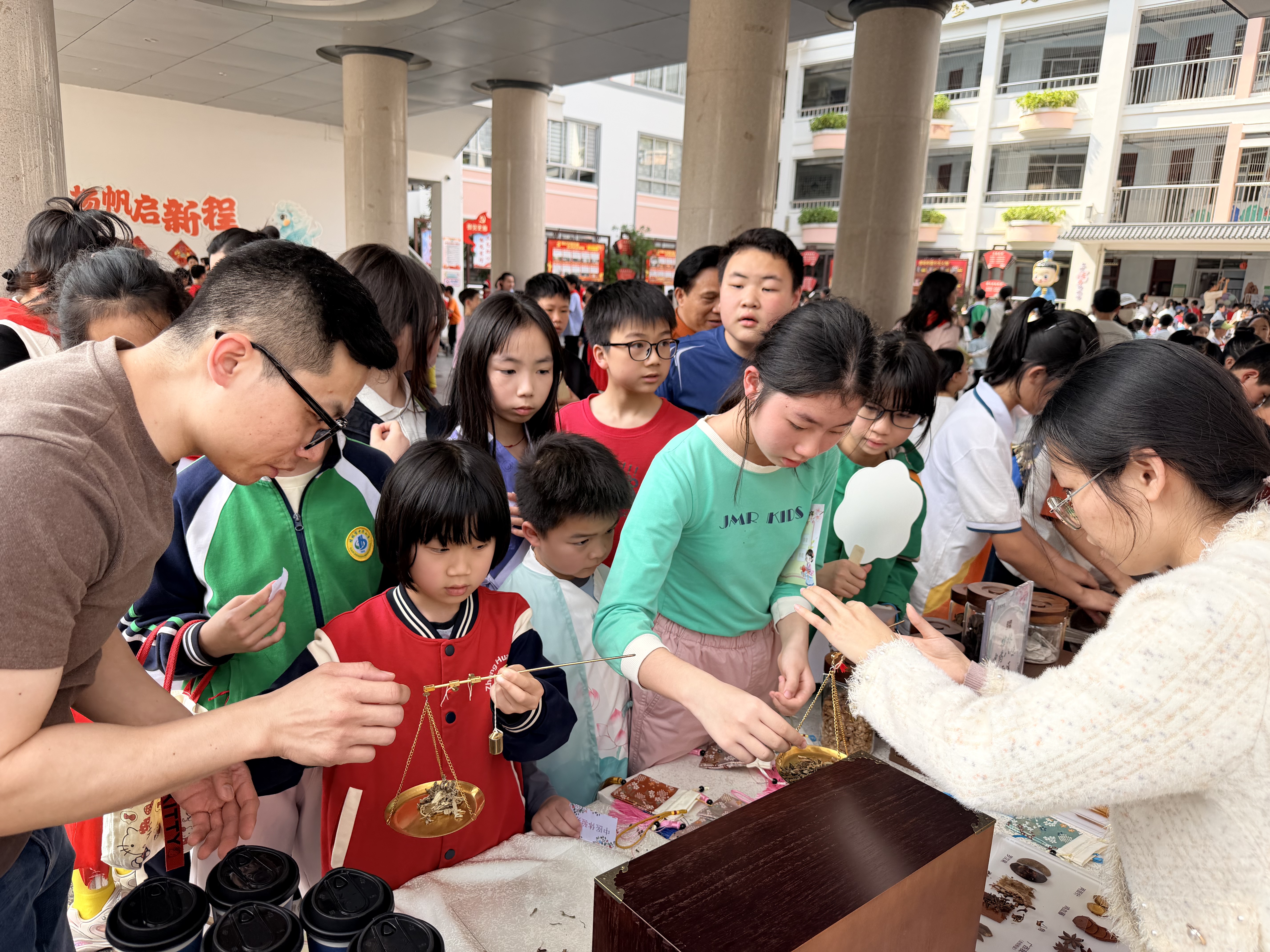 桂林市中医医院携手中华小学开展“杏林青华”中医药文化品牌活动
